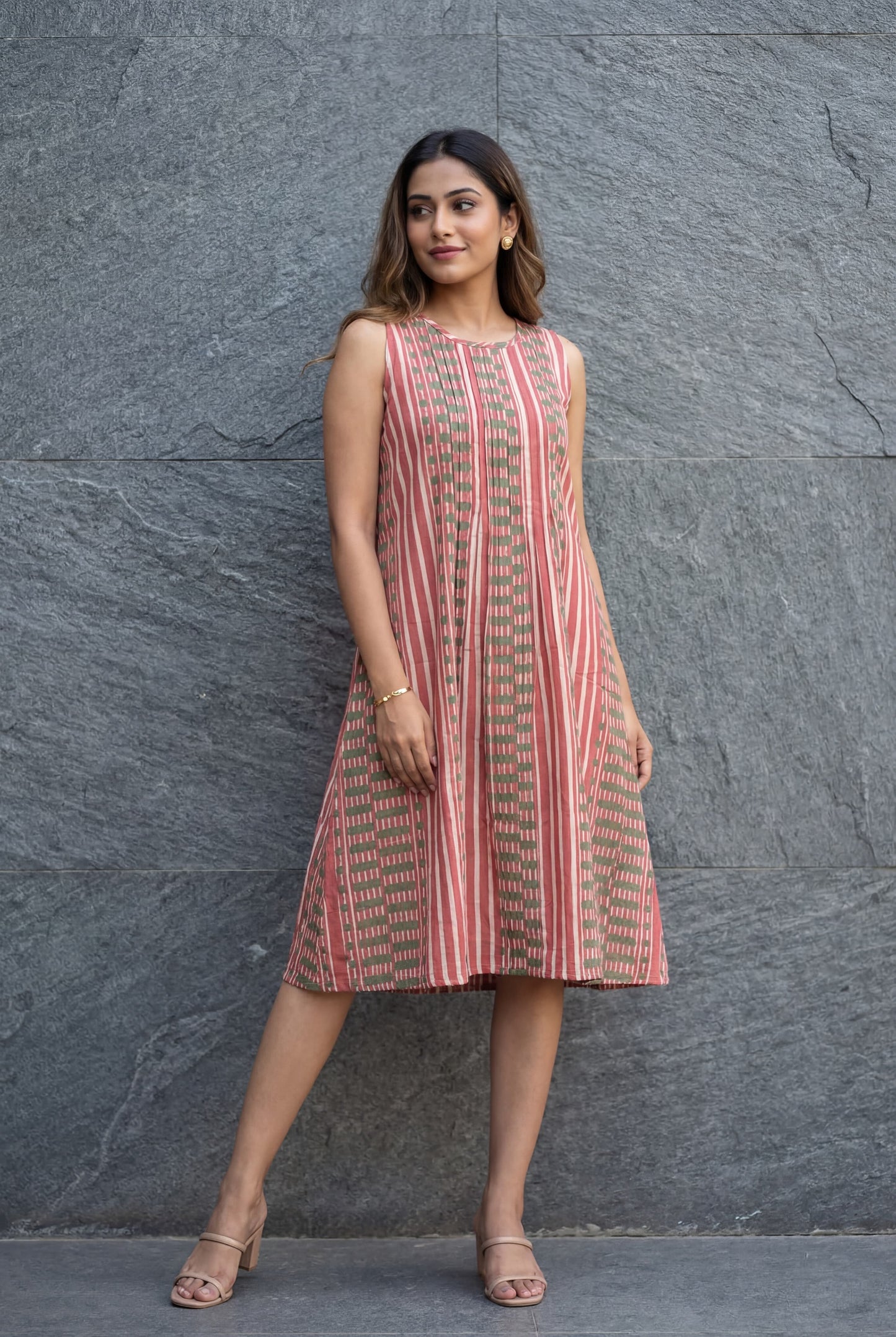 DUSKY PINK SLEEVELESS PLEATED DRESS